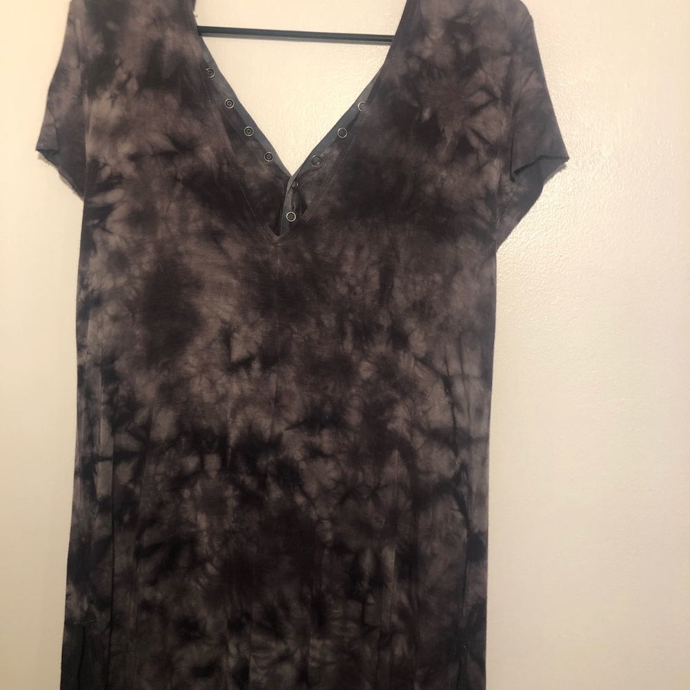 Short Sleeve Cutout Tee